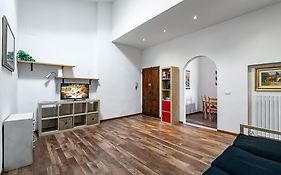 Camollia Central Modern Apartment!